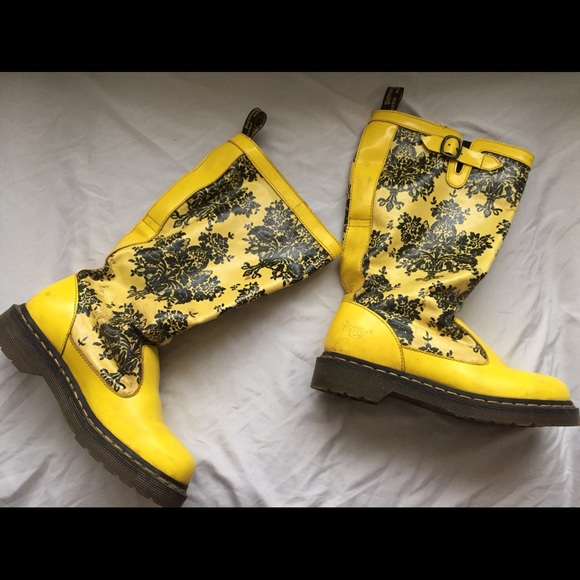 Auth Dr. Martens Nellie Yellow Rain Boots Floral - Picture 2 of 8